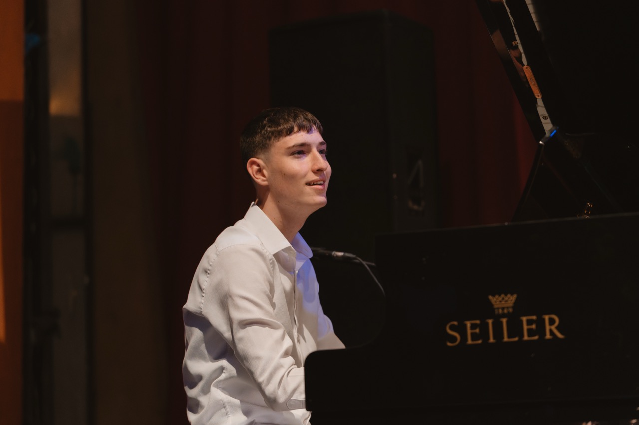 Red Cross Concert — photo 31